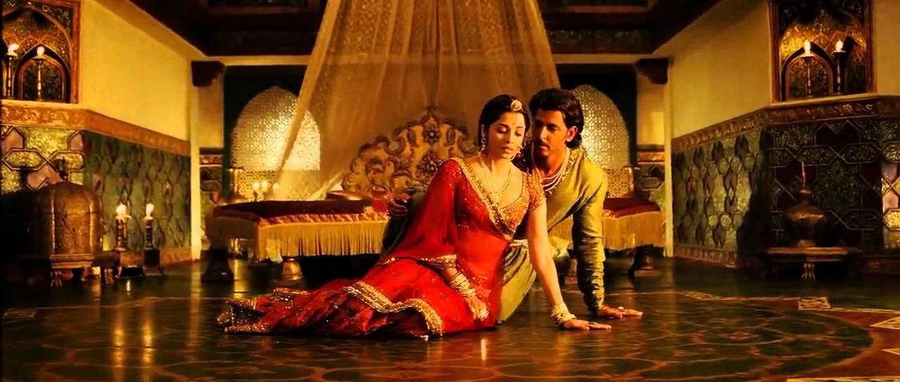 The song captures the blossoming love and emotions between Hrithik Roshan as Emperor Akbar and Aishwarya Rai Bachchan as Jodha Bai